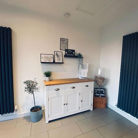 Clover Cottage Beeley エクステリア 写真