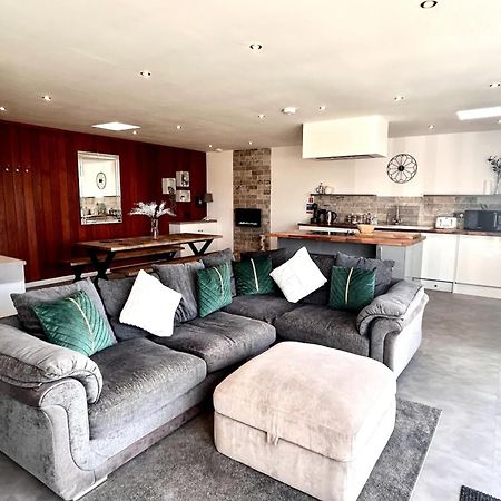 Clover Cottage Beeley エクステリア 写真