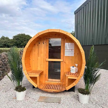 Clover Cottage Beeley エクステリア 写真
