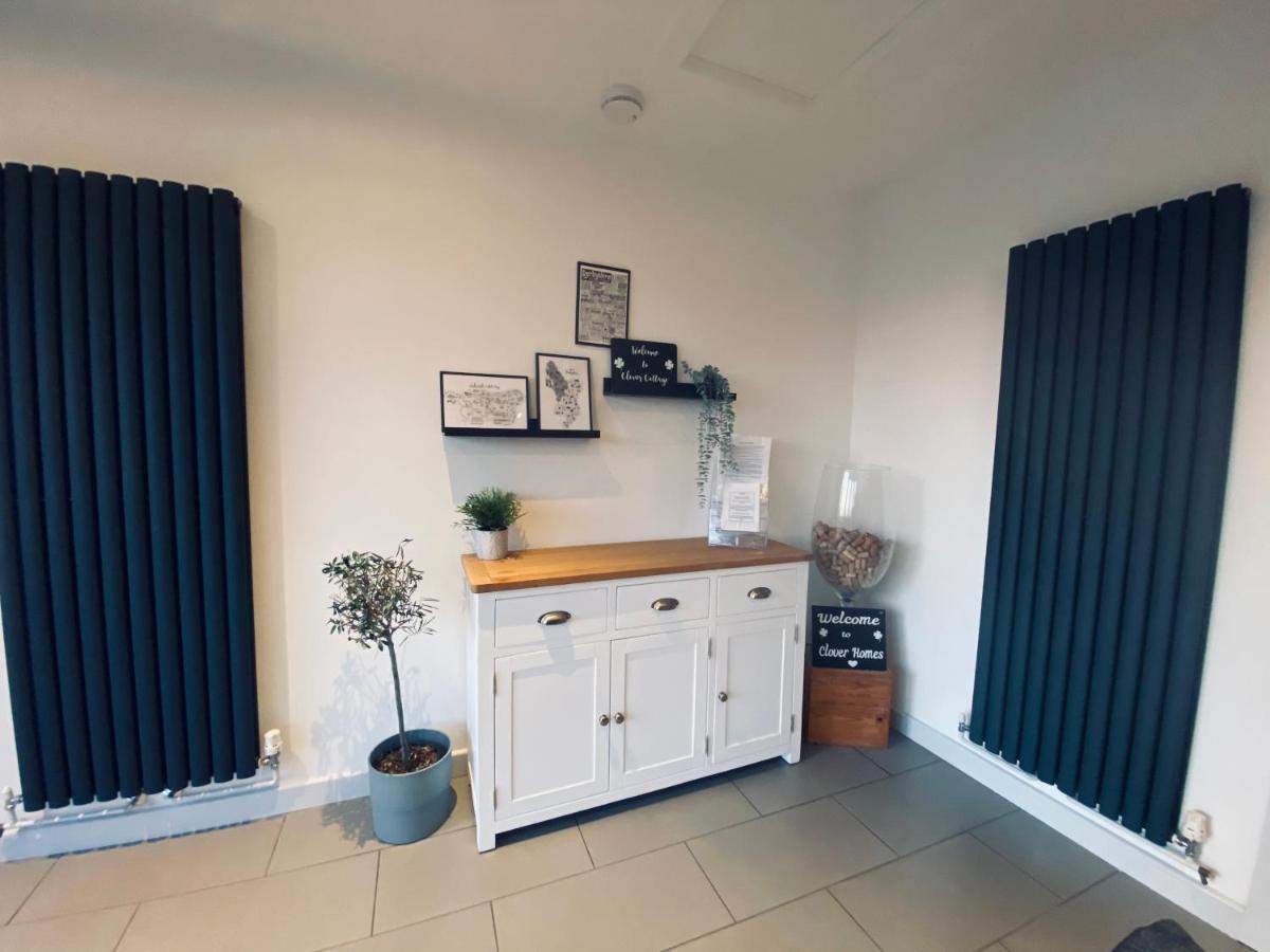 Clover Cottage Beeley エクステリア 写真