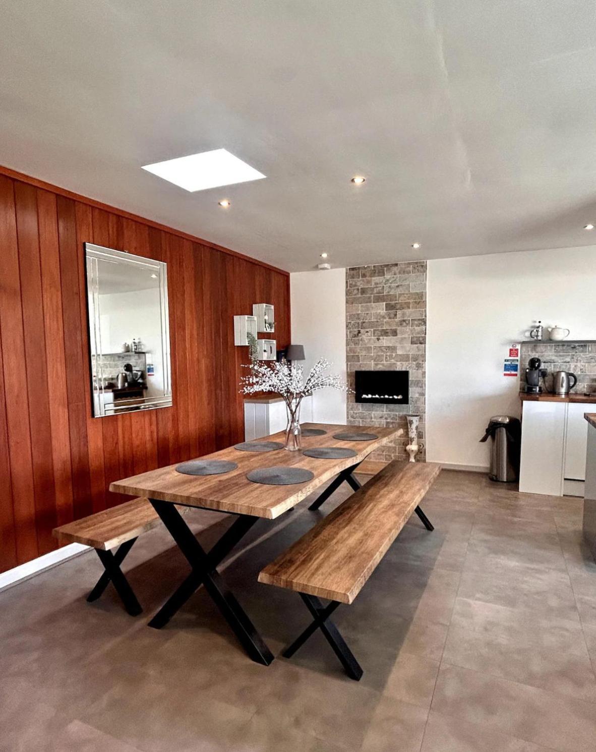 Clover Cottage Beeley エクステリア 写真
